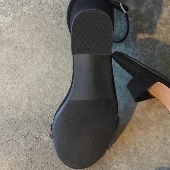 Best Seller Weekend Basic Black low heel ankle strap sandal Nu Shuz Key West - Picture 5 of 8